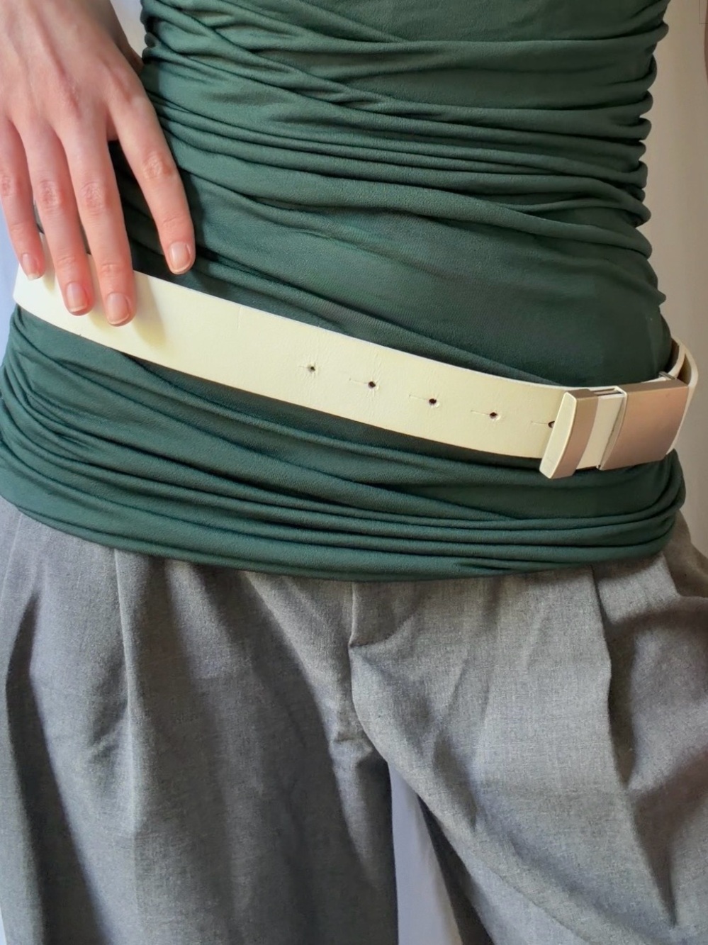🤍Vintage // White Leather Belt🤍
